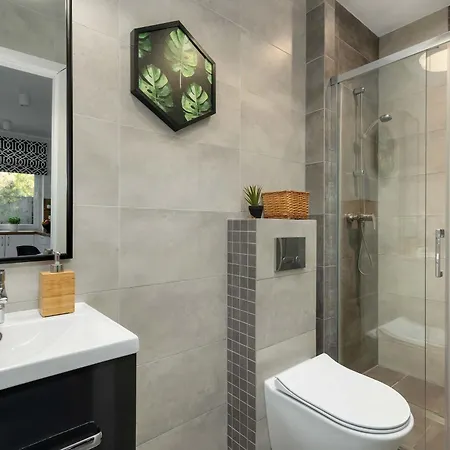 Cozy Torunska With Parking In By Renters