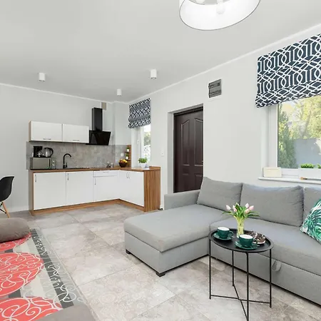 Apartamento Cozy Torunska With Parking In By Renters Pobierowo
