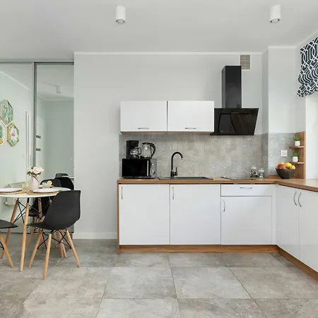Cozy Torunska With Parking In By Renters Apartamento