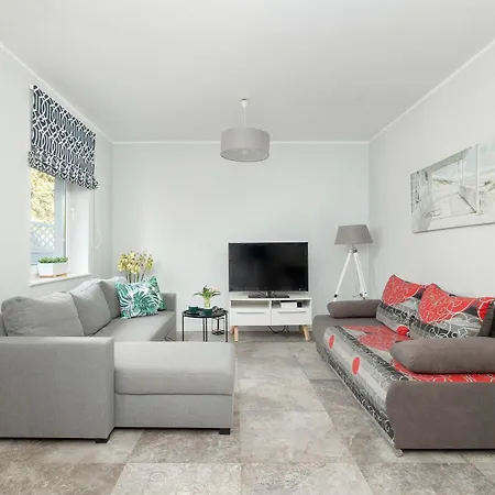 Cozy Torunska With Parking In By Renters