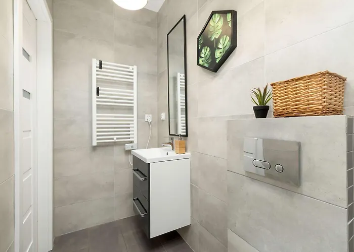 Cozy Torunska With Parking In By Renters Pobierowo