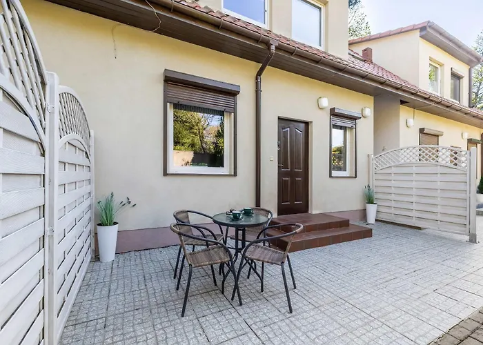 Apartamento Cozy Torunska With Parking In By Renters Pobierowo
